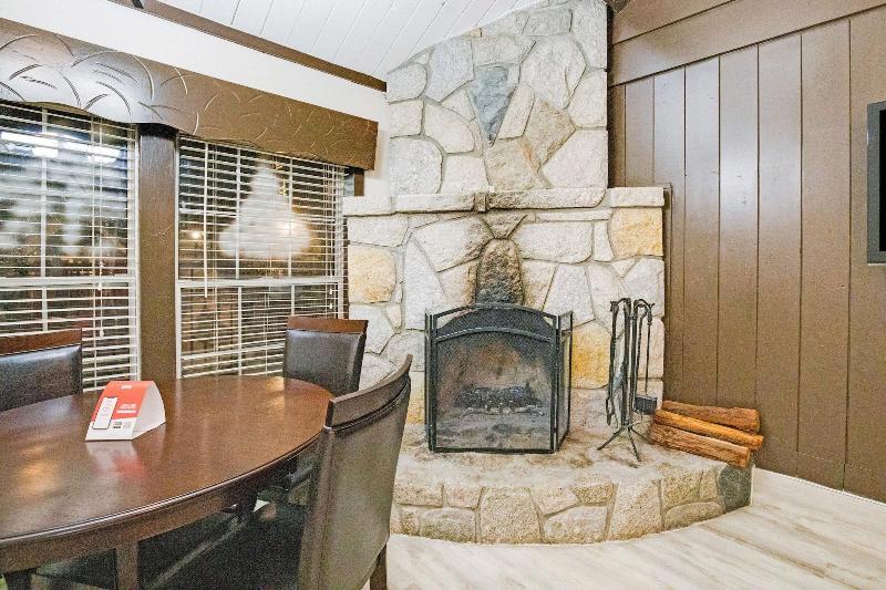 Arrowhead Tree Top Lodge image