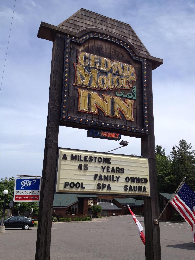 Cedar Motor Inn image