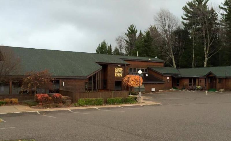 Cedar Motor Inn image