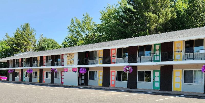 Cedar Motor Inn image