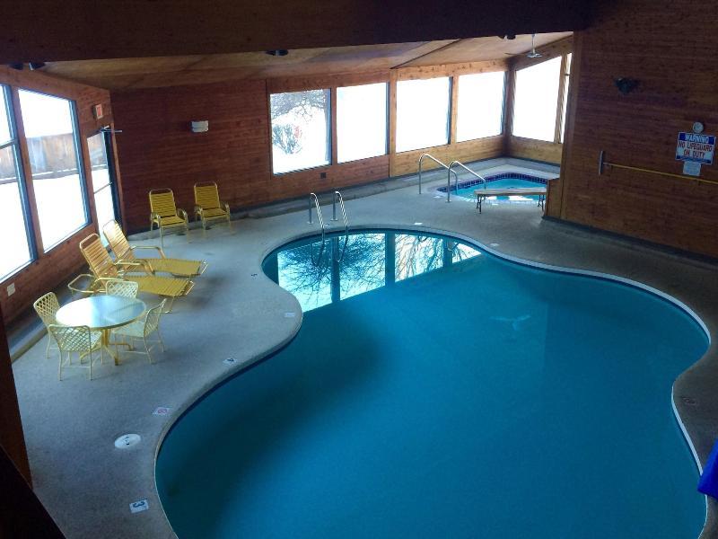 Cedar Motor Inn image