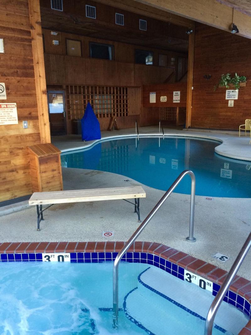 Cedar Motor Inn image