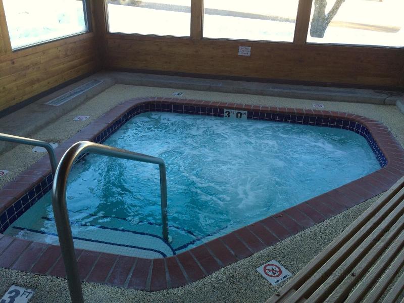 Cedar Motor Inn image