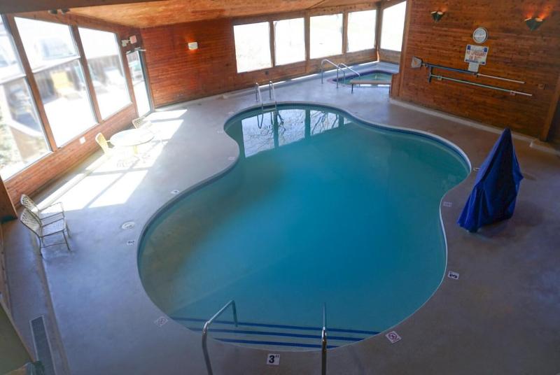 Cedar Motor Inn image