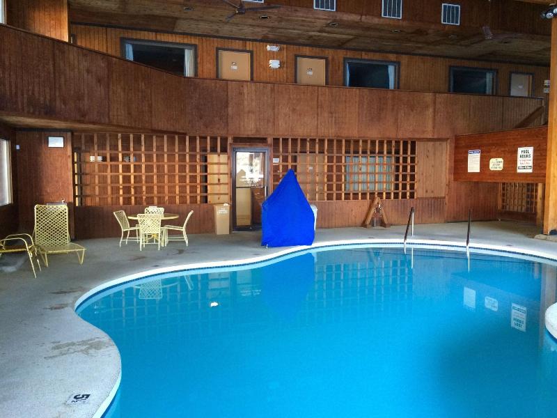 Cedar Motor Inn image