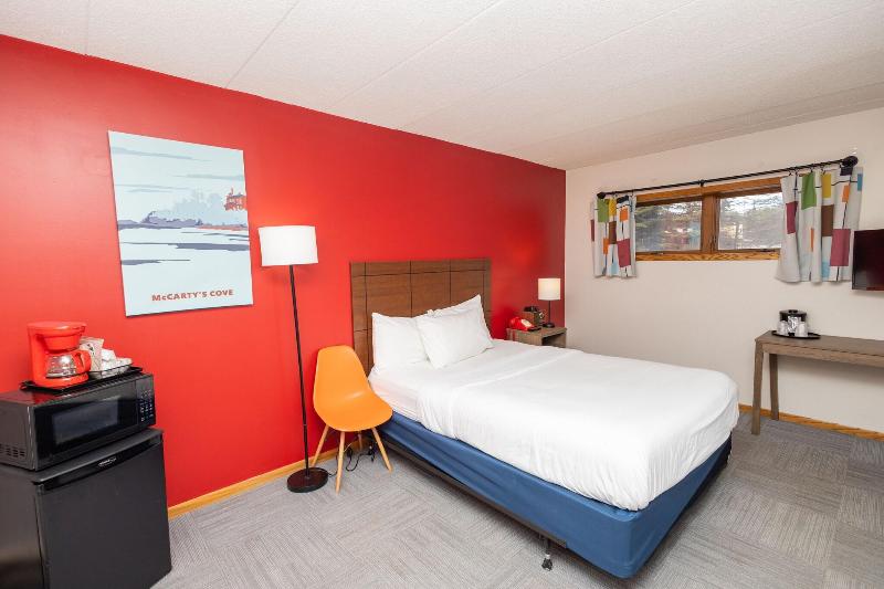 Cedar Motor Inn image