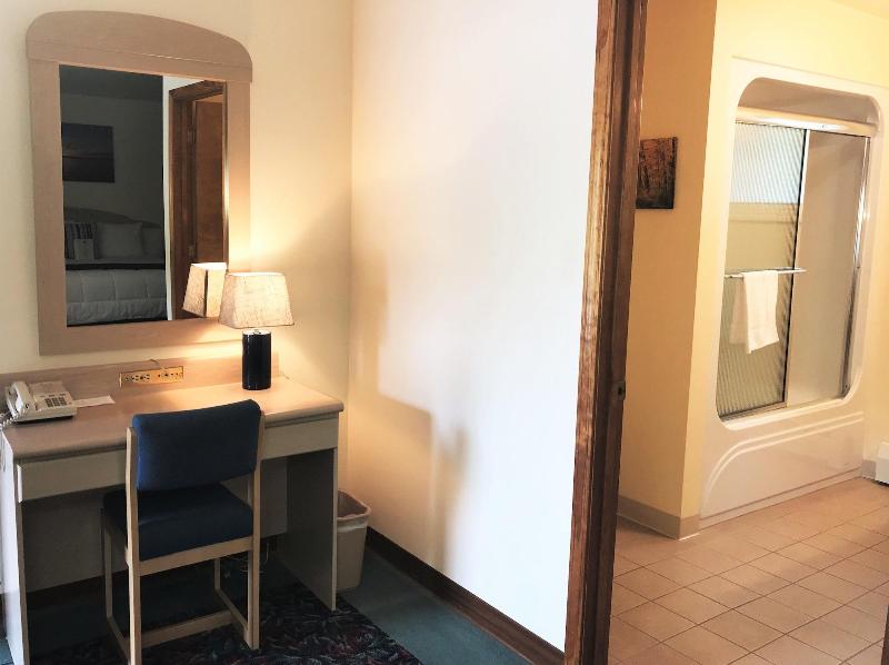 Cedar Motor Inn image