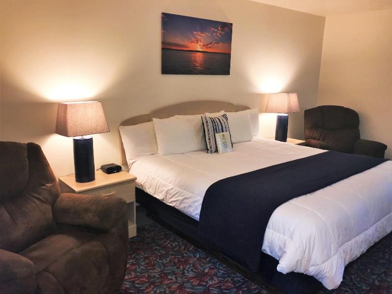 Cedar Motor Inn image