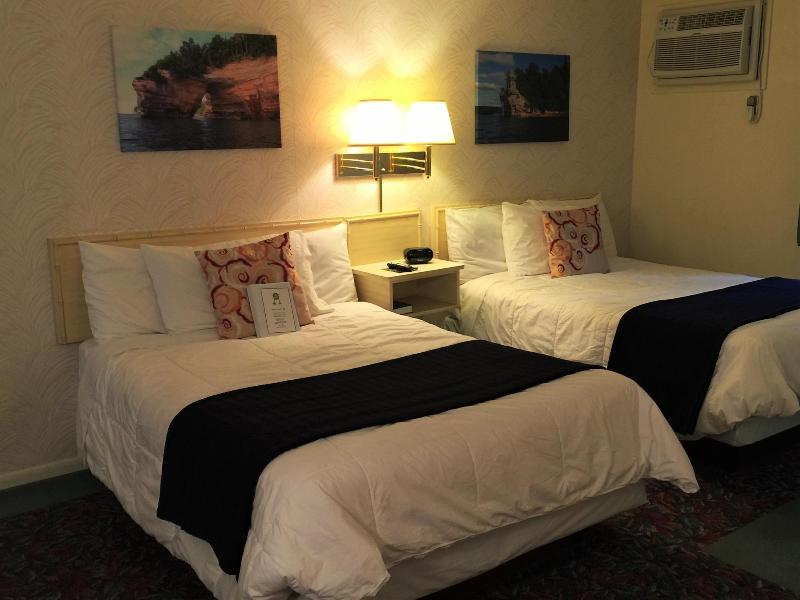 Cedar Motor Inn image