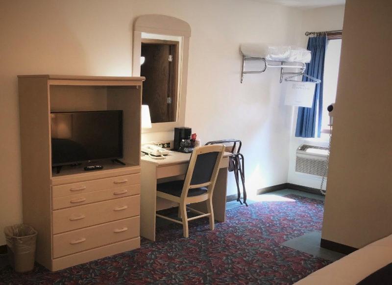 Cedar Motor Inn image