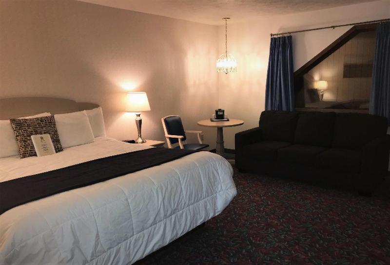 Cedar Motor Inn image