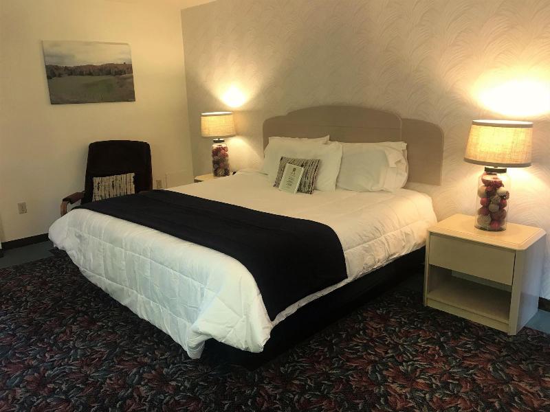 Cedar Motor Inn image