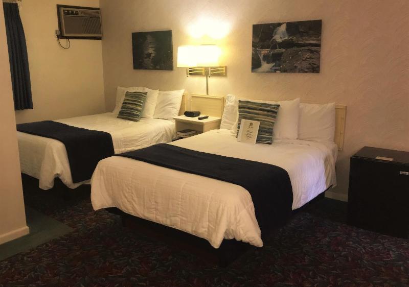 Cedar Motor Inn image