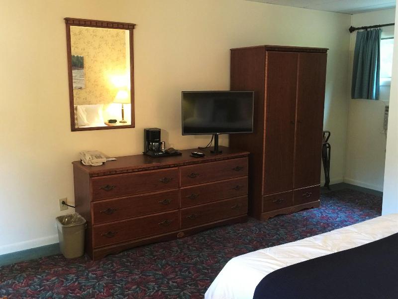 Cedar Motor Inn image