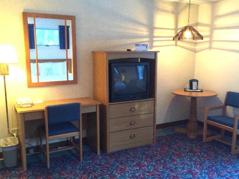 Cedar Motor Inn image