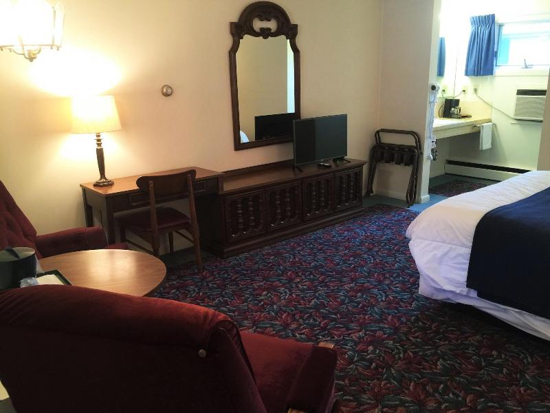 Cedar Motor Inn image