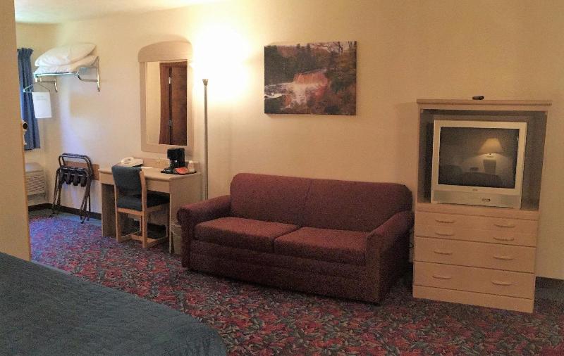 Cedar Motor Inn image