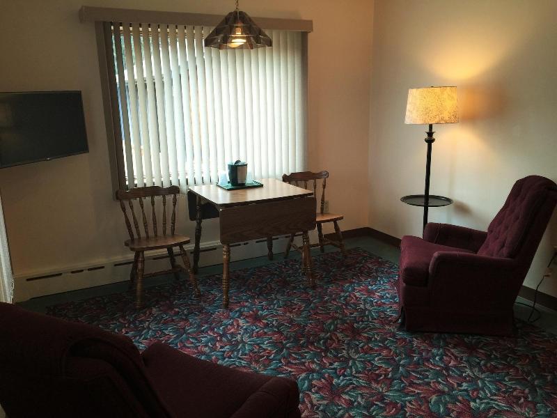Cedar Motor Inn image