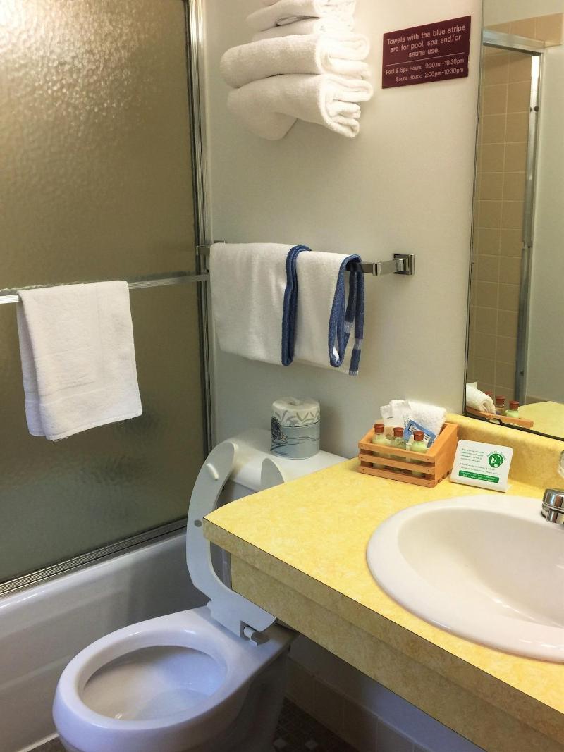 Cedar Motor Inn image