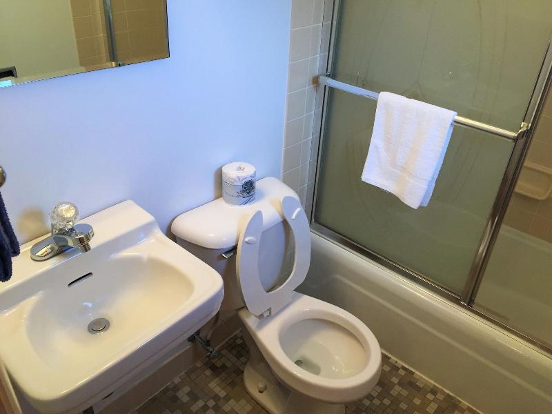 Cedar Motor Inn image