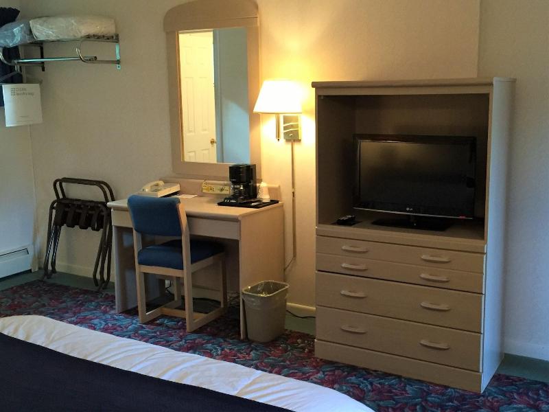 Cedar Motor Inn image