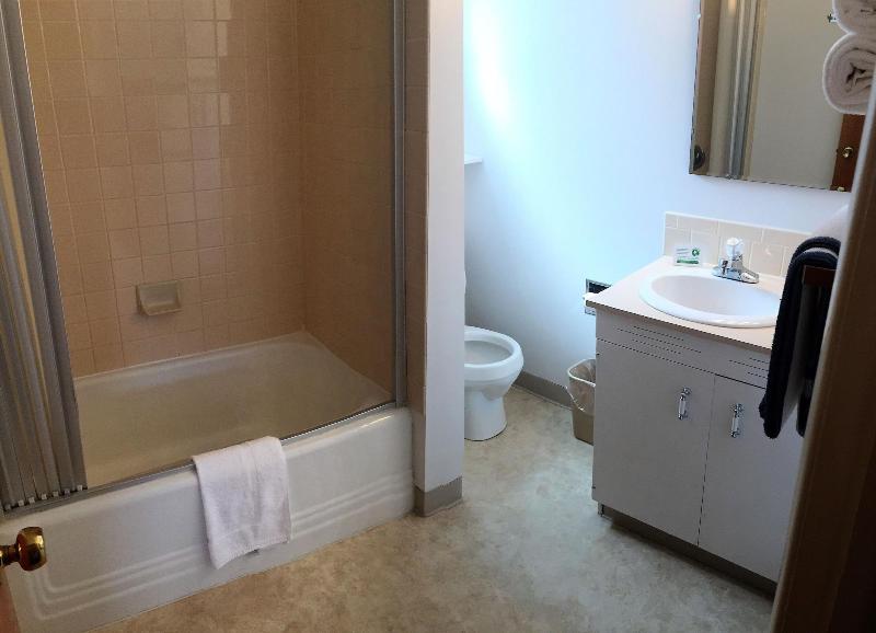 Cedar Motor Inn image