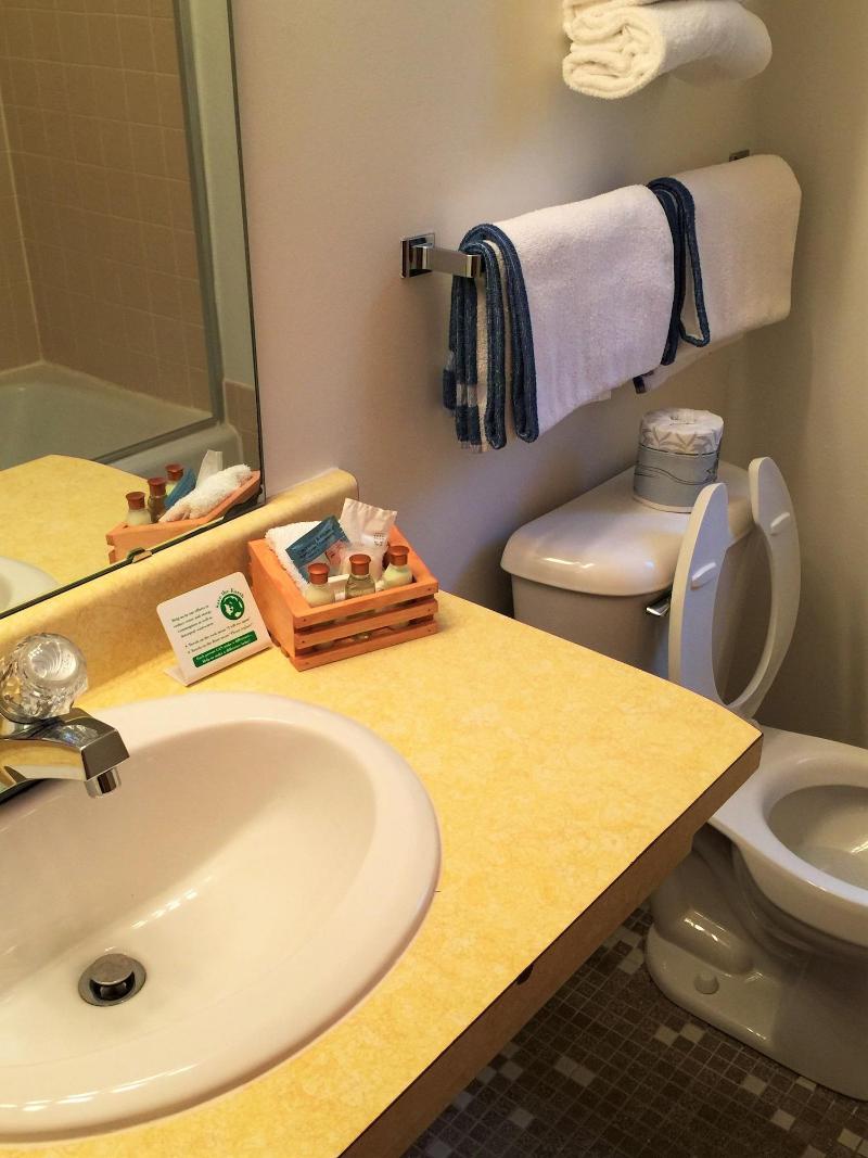 Cedar Motor Inn image