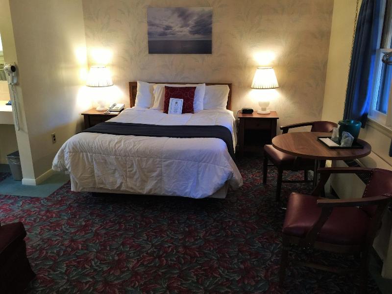Cedar Motor Inn image