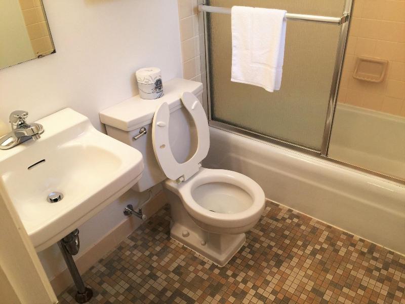 Cedar Motor Inn image