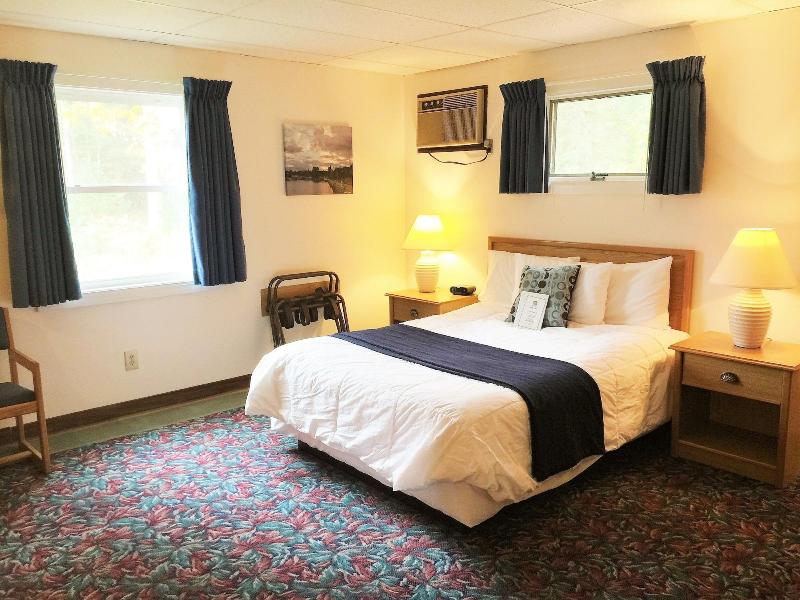 Cedar Motor Inn image