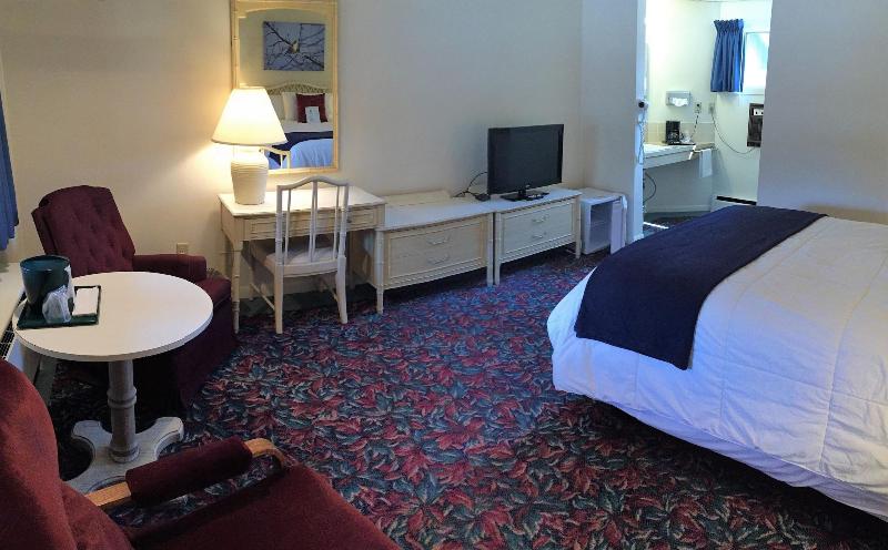 Cedar Motor Inn image