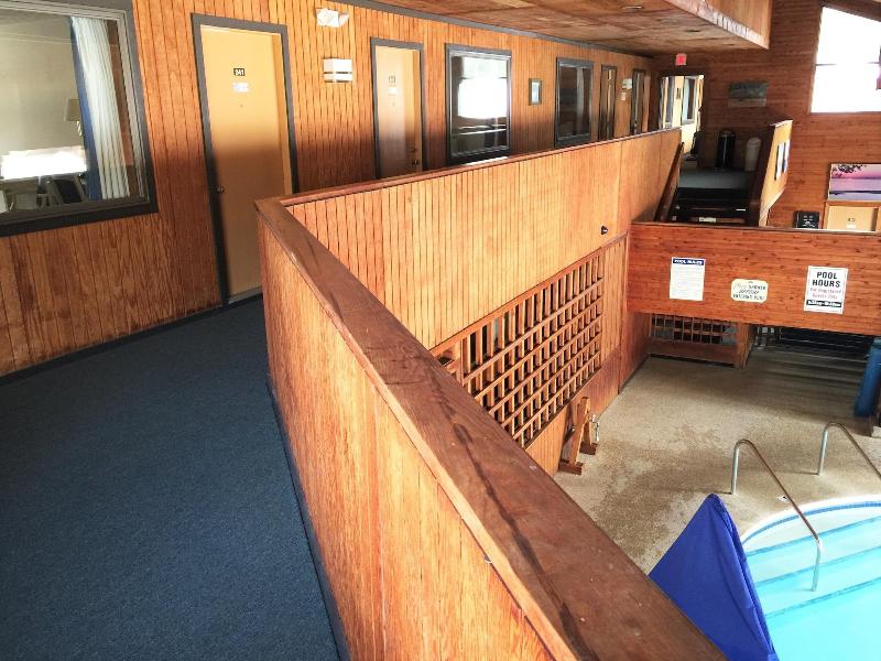 Cedar Motor Inn image