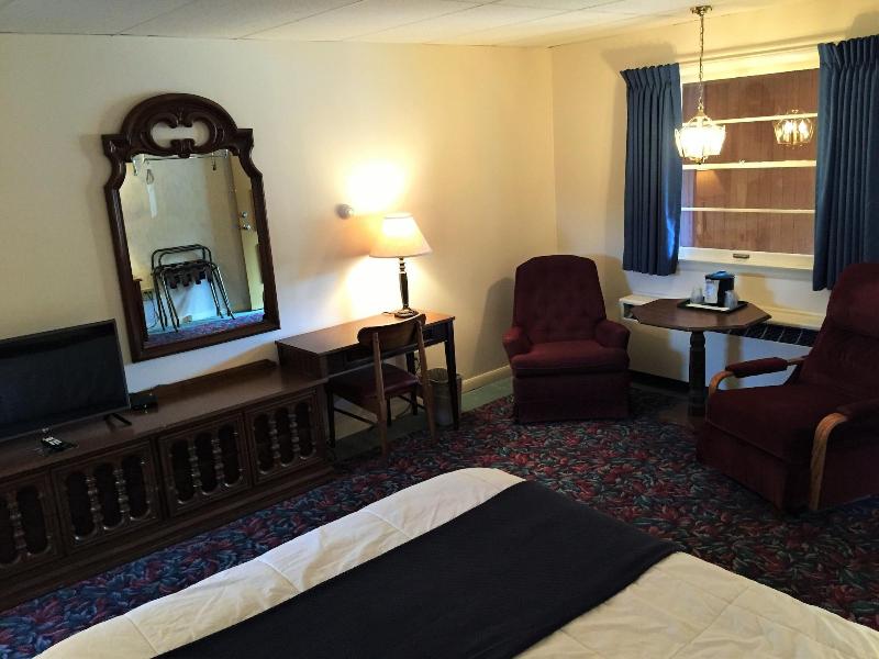 Cedar Motor Inn image
