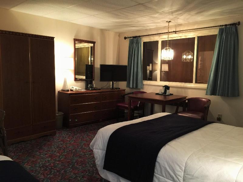 Cedar Motor Inn image