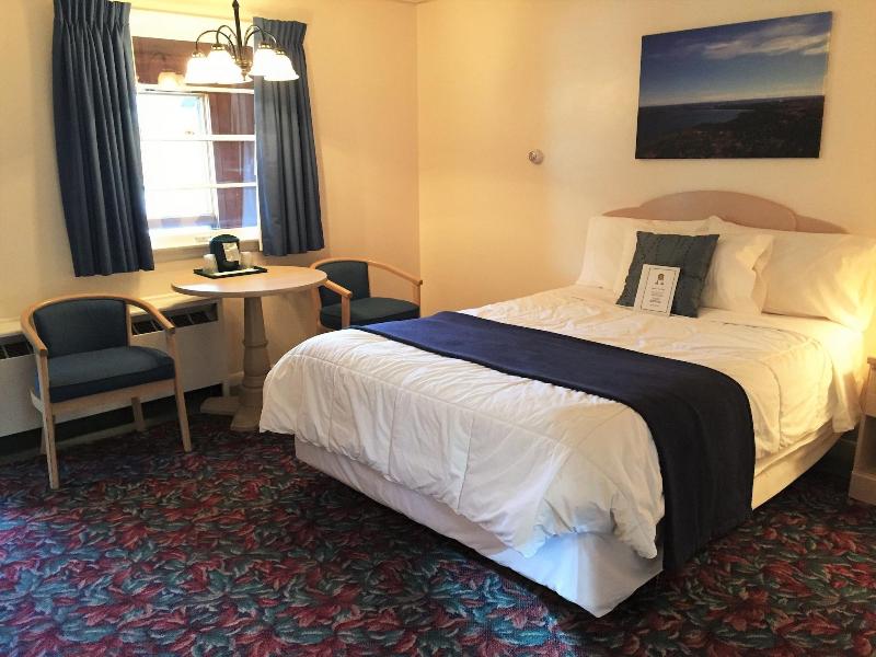 Cedar Motor Inn image