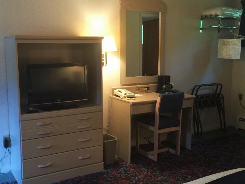 Cedar Motor Inn image