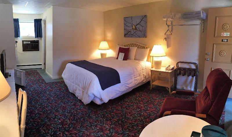 Cedar Motor Inn image