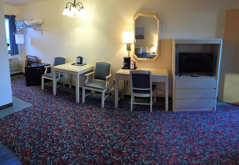 Cedar Motor Inn image