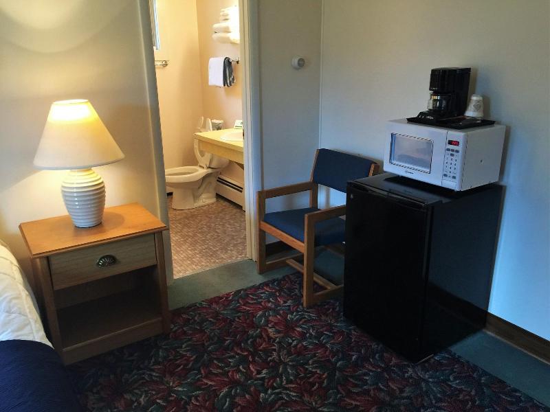 Cedar Motor Inn image