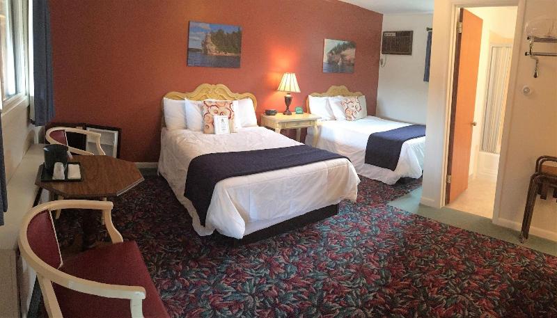 Cedar Motor Inn image