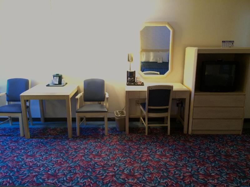 Cedar Motor Inn image