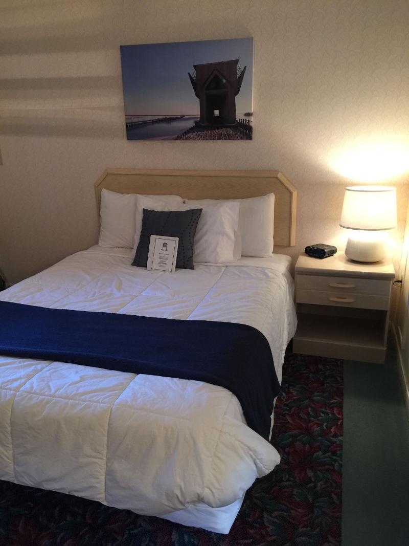 Cedar Motor Inn image
