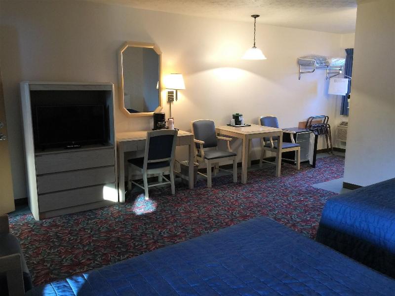 Cedar Motor Inn image