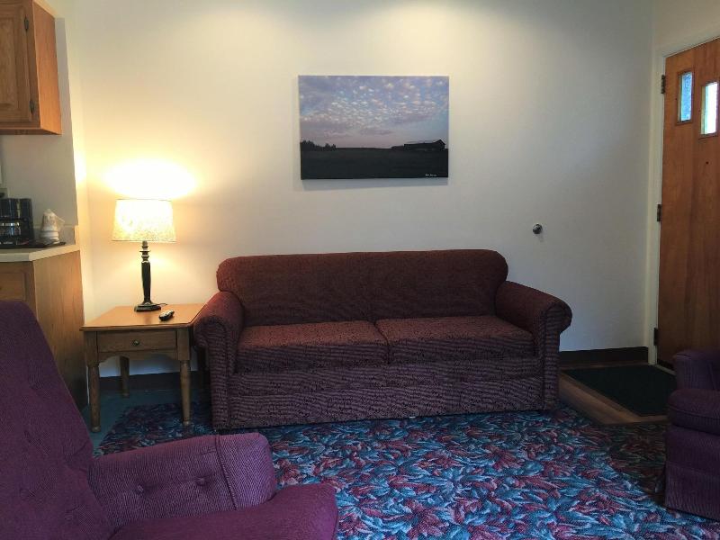 Cedar Motor Inn image