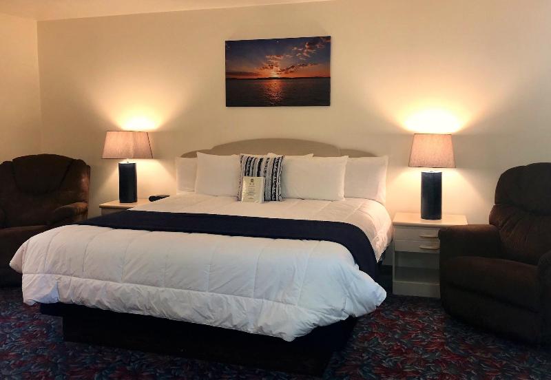 Cedar Motor Inn image