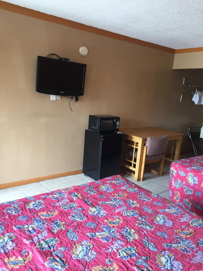 Budget Inn And Suites image