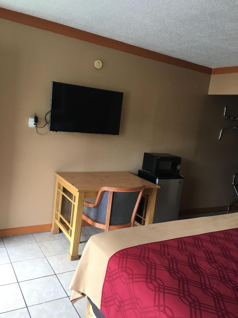 Budget Inn And Suites image