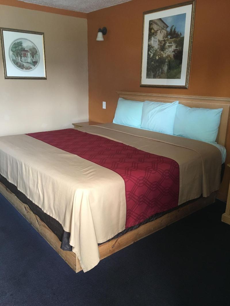 Budget Inn And Suites image