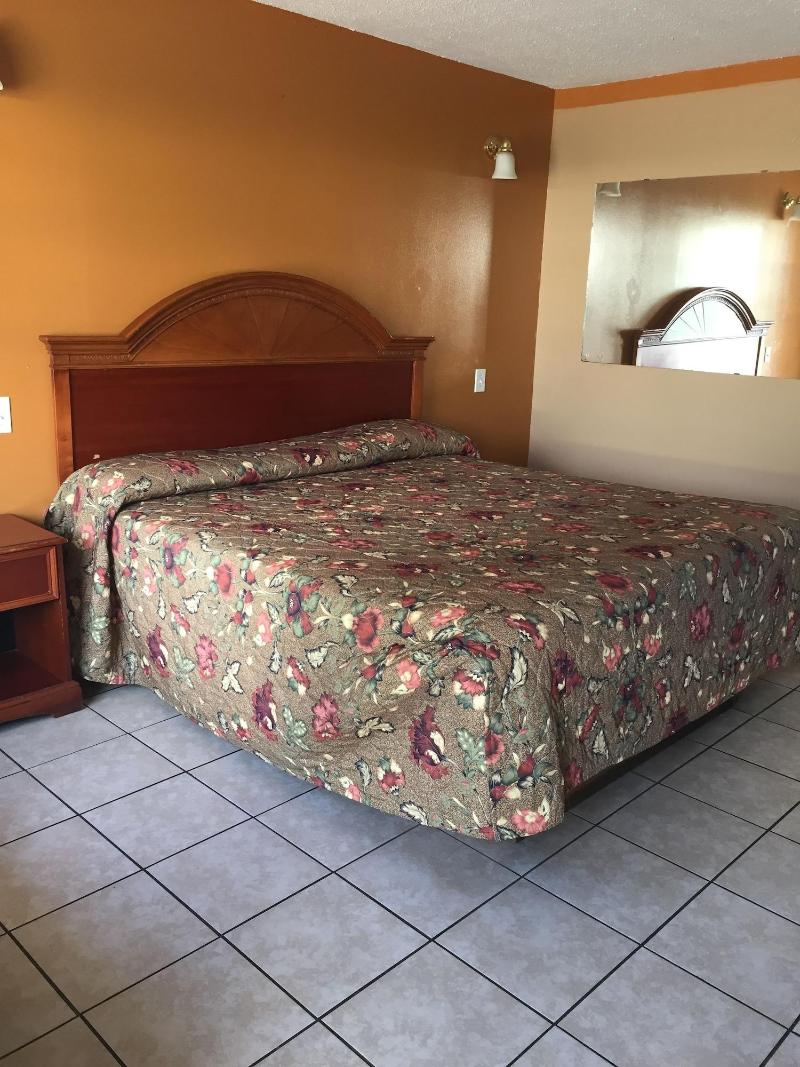 Budget Inn And Suites image