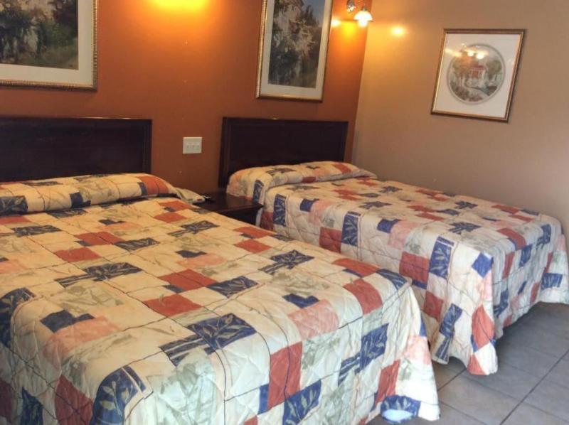 Budget Inn And Suites image